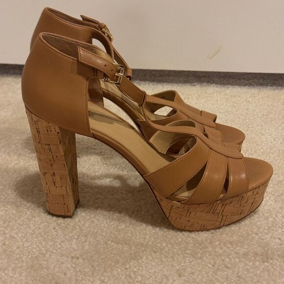 MICHAEL KORS SIZE 9.5 heels like new! Best deal! - Picture 1 of 4